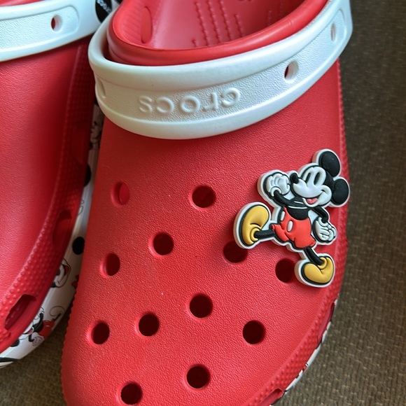 Mickey & Minnie Crocs - Picture 2 of 9